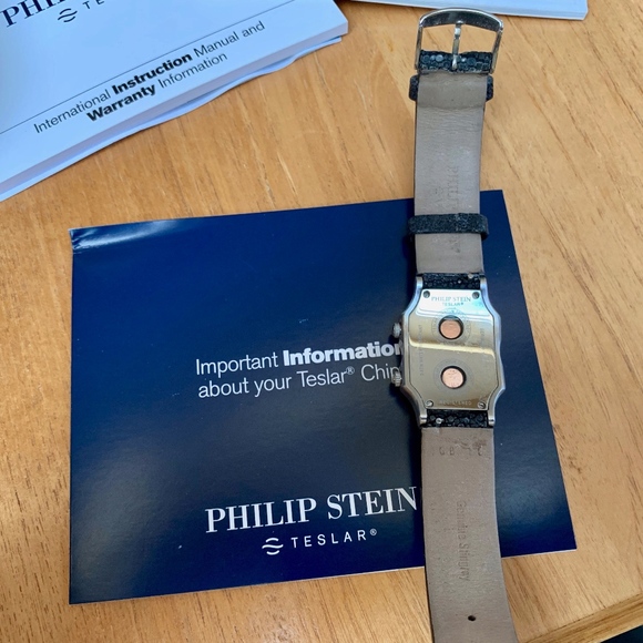 Philip Stein Teslar Diamond Signature Watch comes with metal band as well - Picture 3 of 11